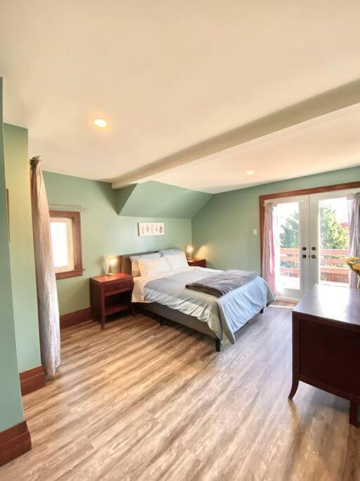 Cozy Suite-walk To The Falls! Holiday home Niagara Falls