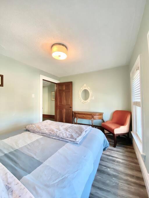 Cozy Suite-walk To The Falls! Niagara Falls