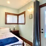 Cozy Suite-Walk To The Falls!