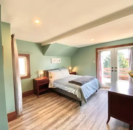 Cozy Suite-Walk To The Falls!