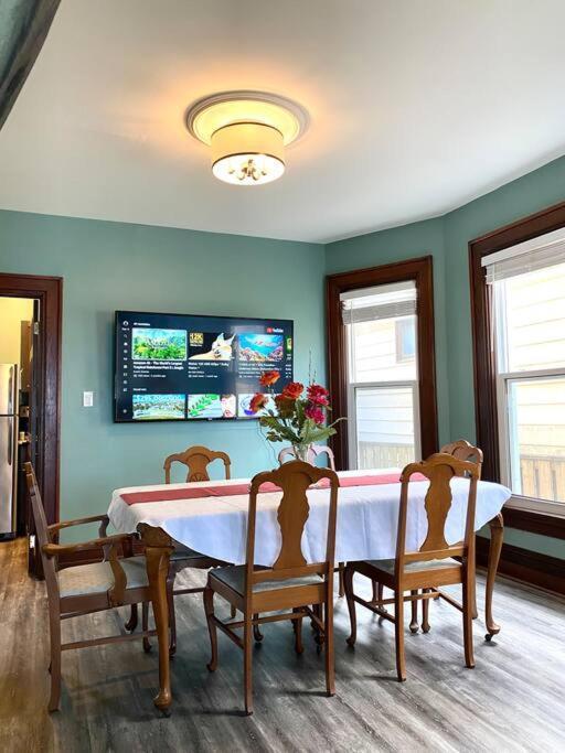 Holiday home Cozy Suite-walk To The Falls!