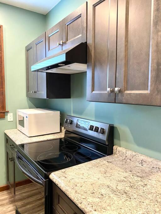 Holiday home Cozy Suite-walk To The Falls!
